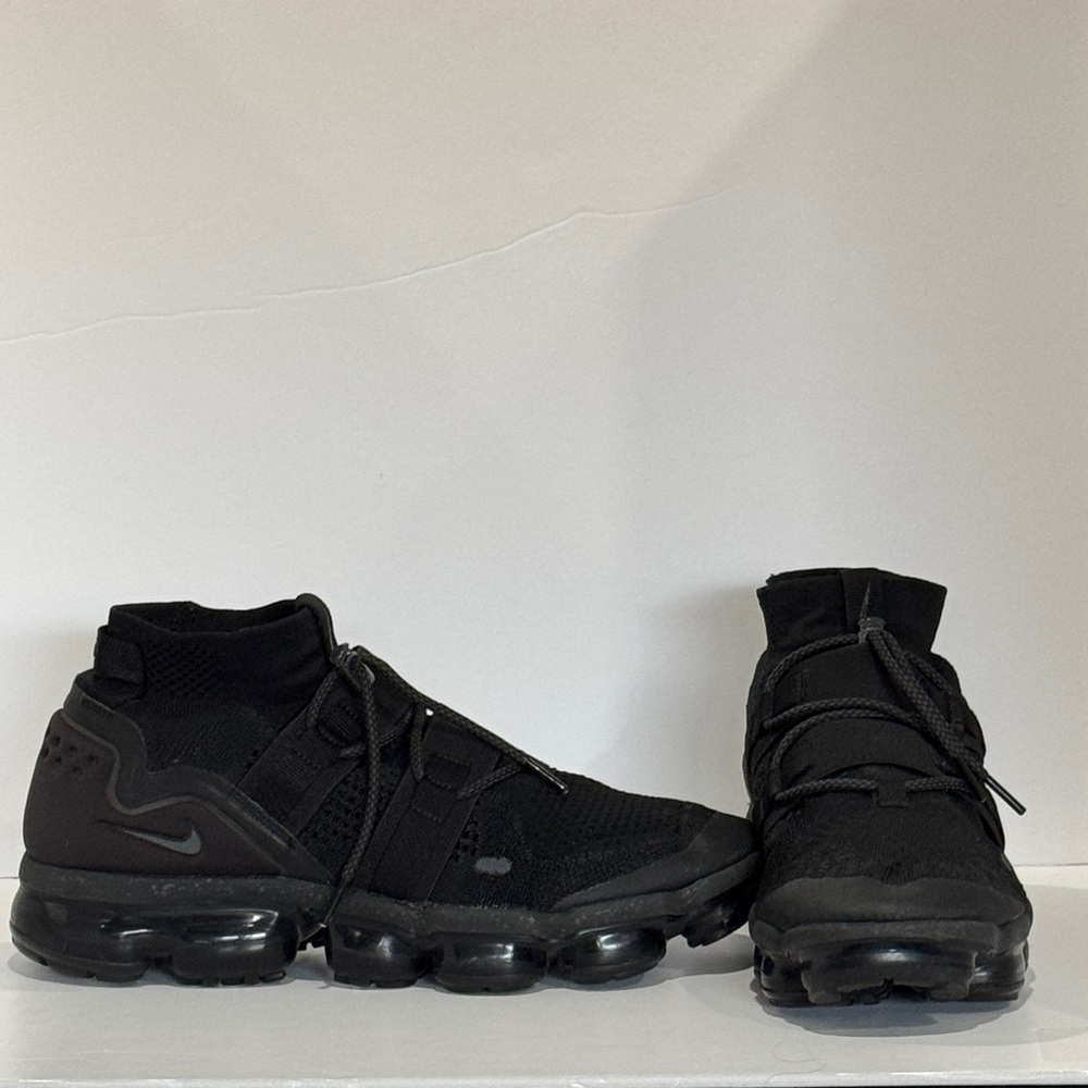 Nike Air VaporMax Flyknit utility triple black Men running shoes. Size 10.5